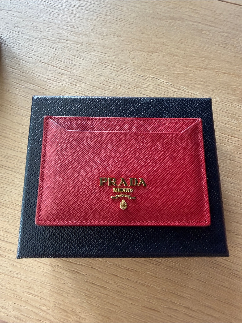 Prada Red Saffiano Leather Card Holder With Gold Logo Prada Red Saffiano Leather Card Holder With Gold Logo